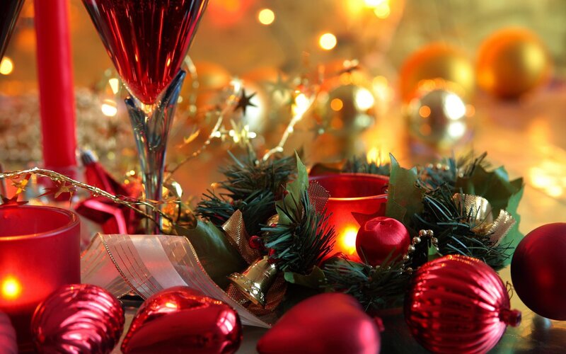 Christmas Table Decorations — Red, Festive, Winter