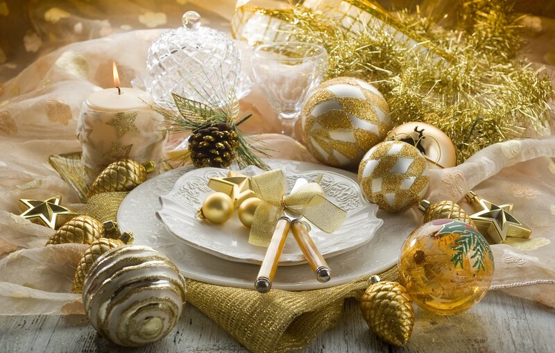 Christmas Table Setting — Gold