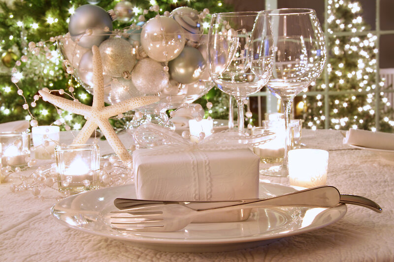 Christmas Table Setting — White, Festive
