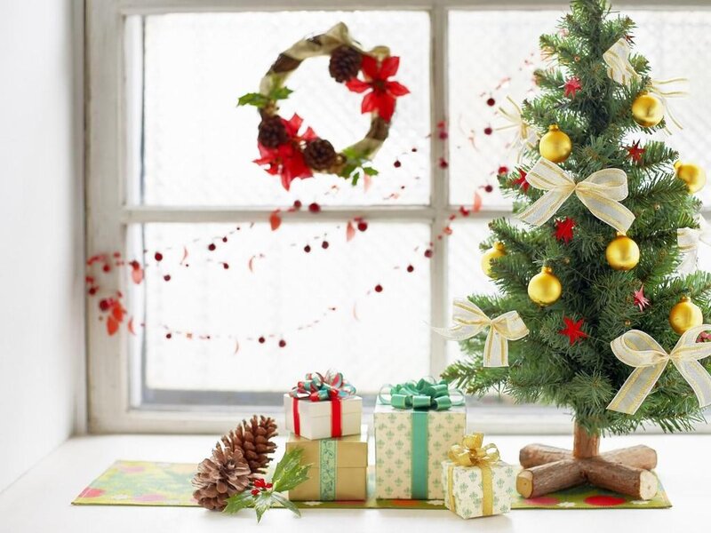 Christmas Tree and Gifts — Green, Festive, Winter
