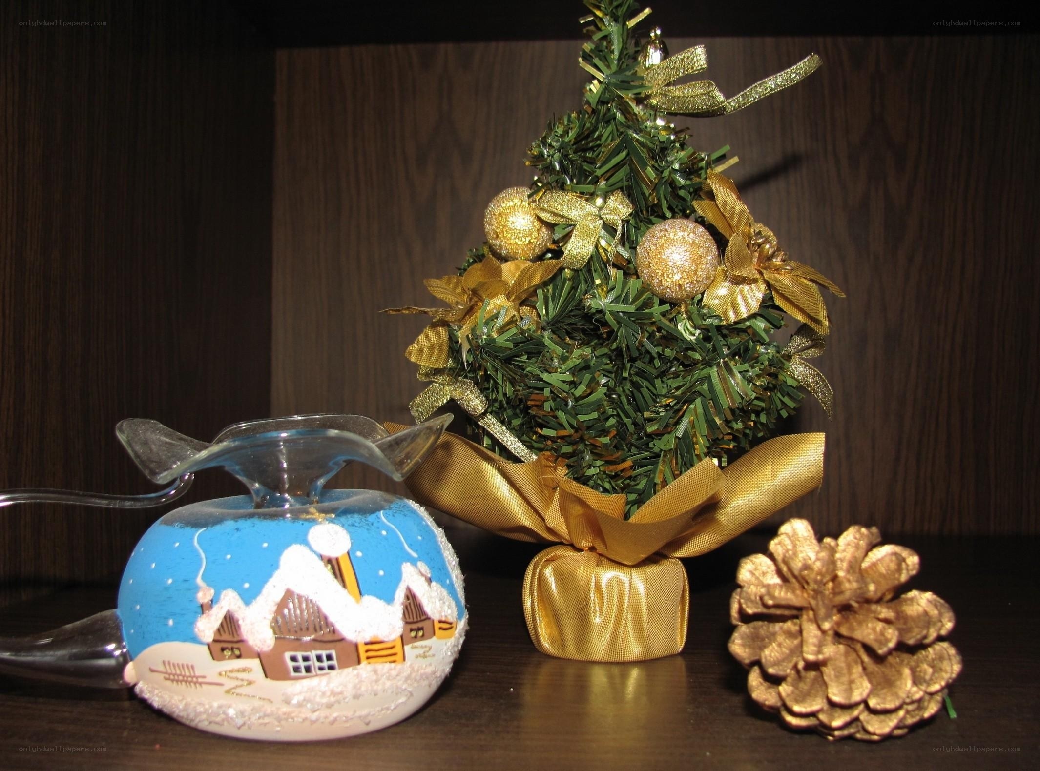 Christmas tree and snow globe