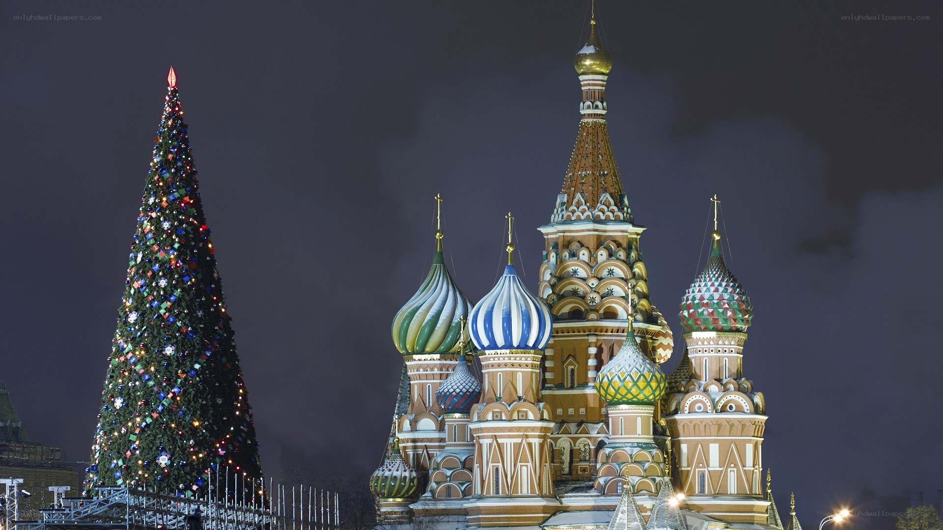 Christmas tree and St. Basil's Cathedral