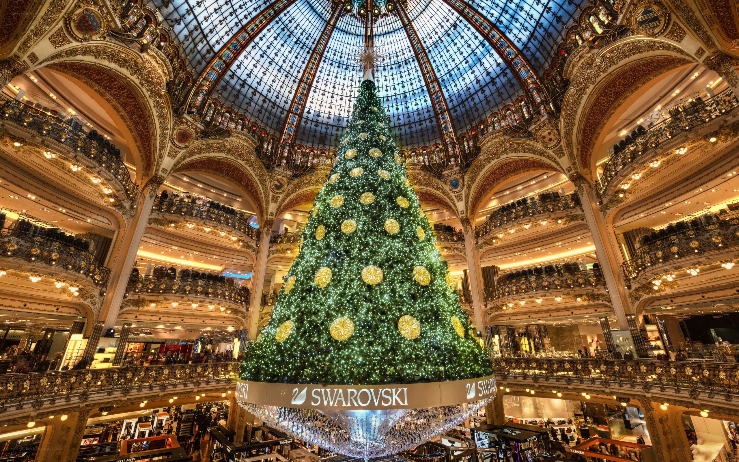 Christmas tree at Galeries Lafayette
