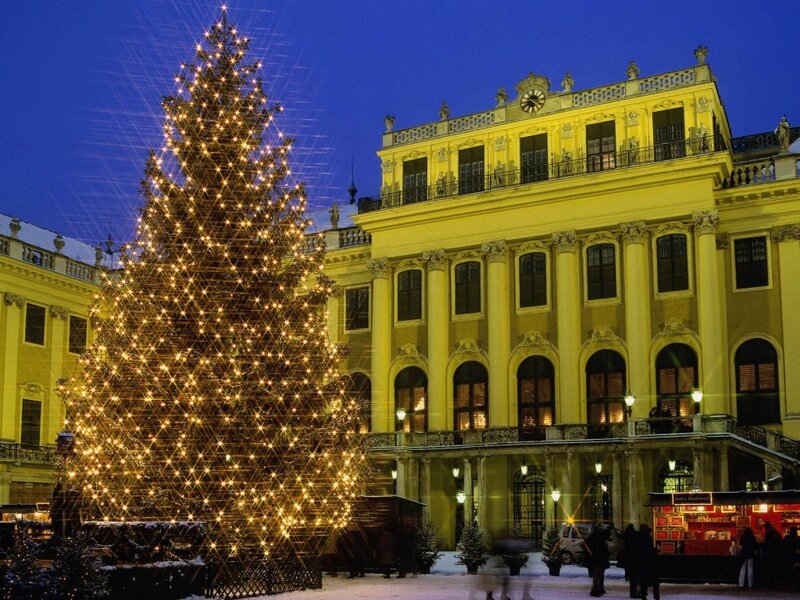 Christmas tree at palace square