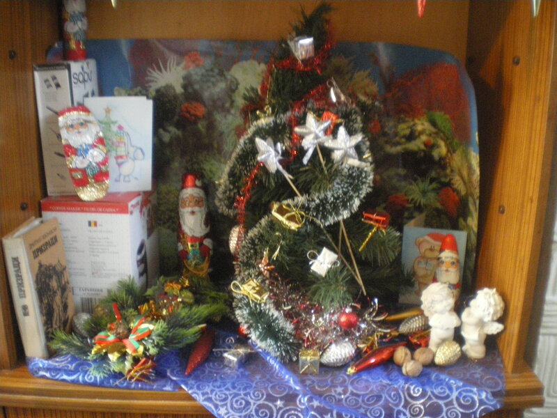 Christmas Tree Display — Blue