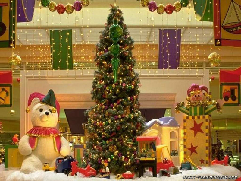 Christmas Tree Display — Green