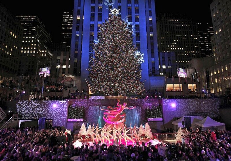Christmas Tree in City — Blue