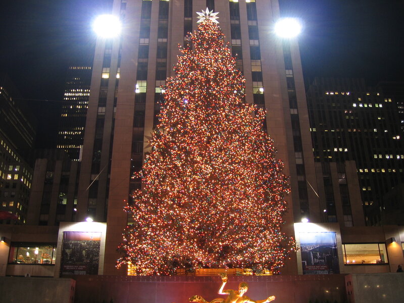 Christmas Tree in City — Red