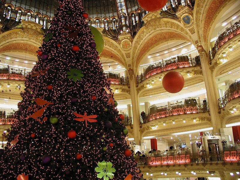 Christmas Tree in Department Store — Green