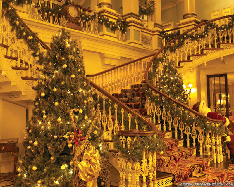 Christmas Tree in Grand Hall — Gold, Festive