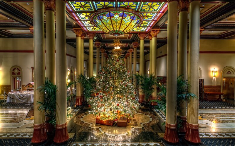 Christmas Tree in Grand Hall — Gold