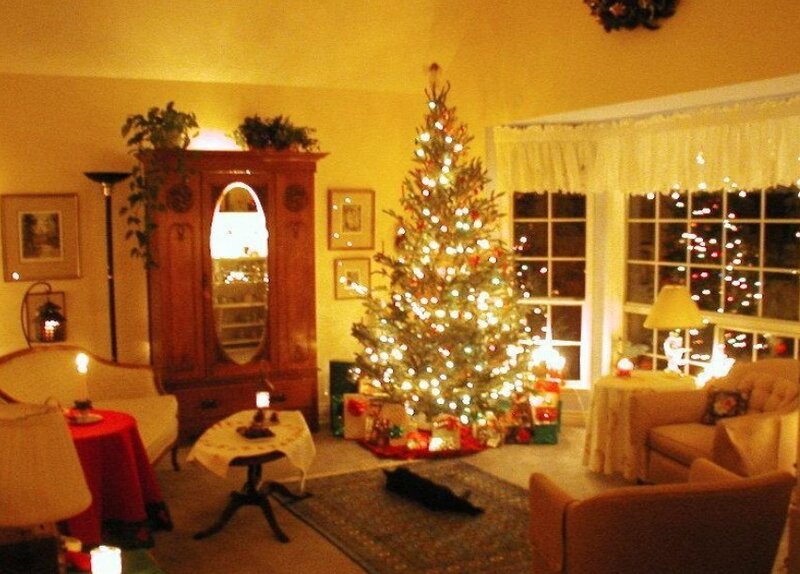 Christmas Tree in Living Room — Yellow