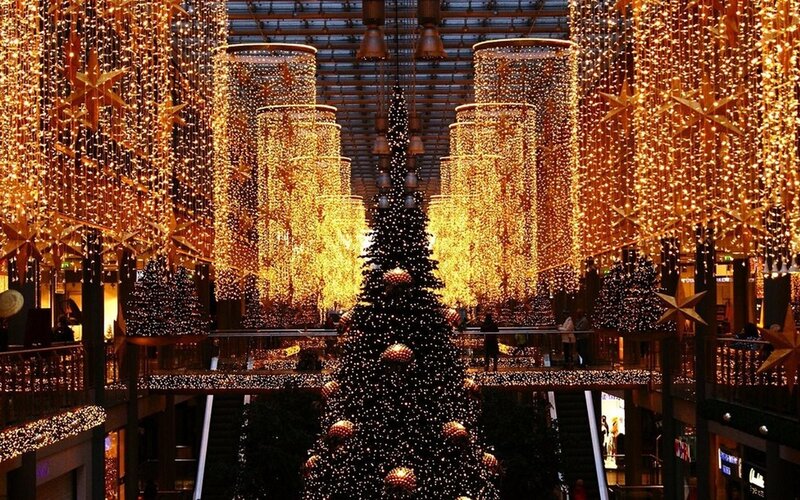Christmas Tree in Mall — Gold
