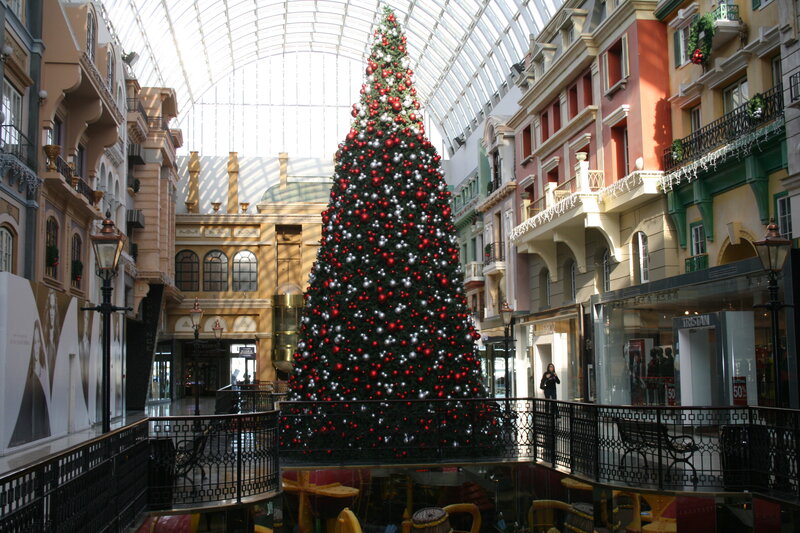 Christmas Tree in Mall — Green