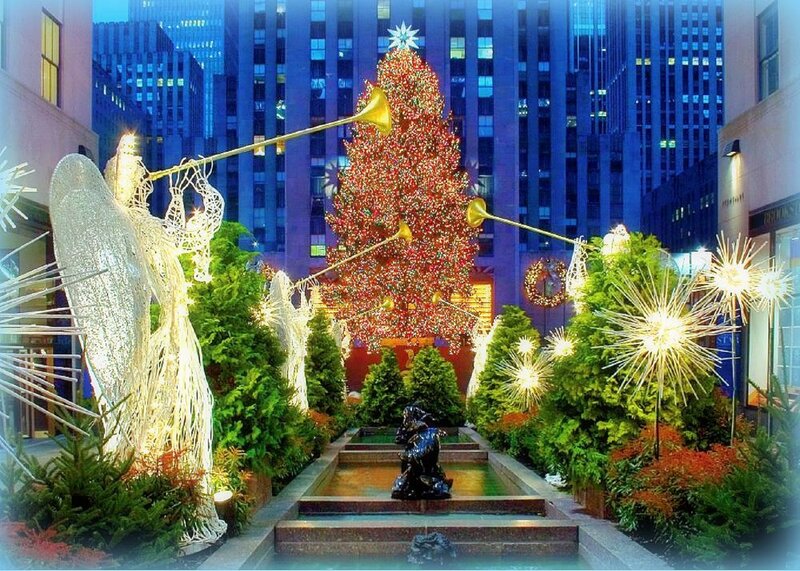 Christmas Tree in Plaza — Red, Festive