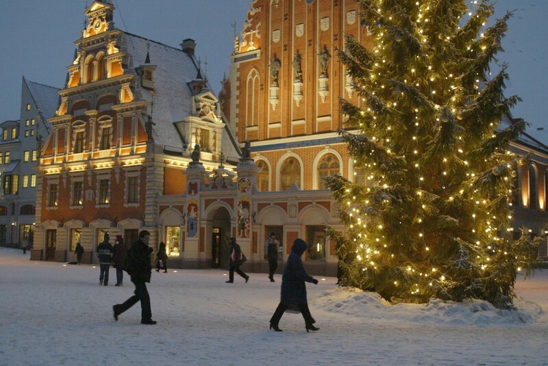 Christmas Tree in Square — White