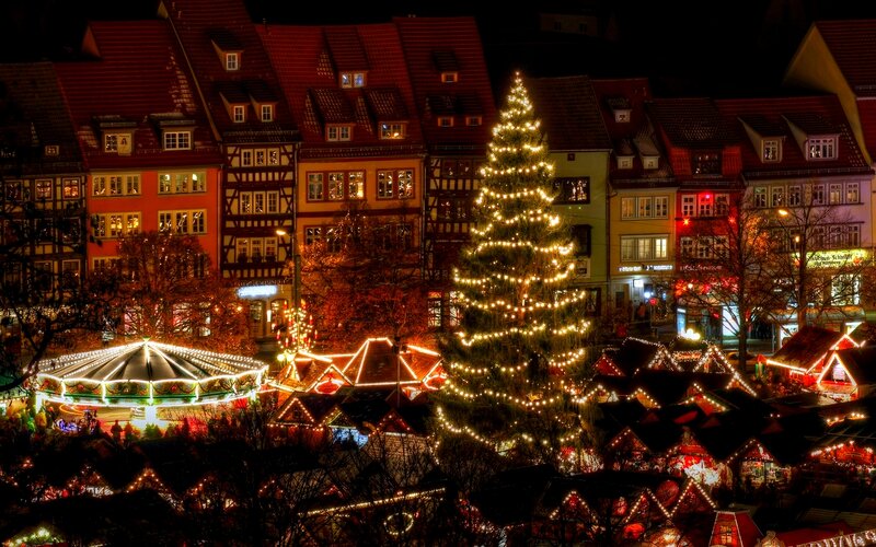Christmas Tree in Town Square — Red