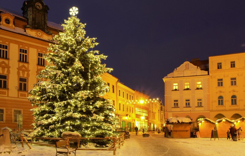 Christmas Tree in Town Square — Yellow, Festive
