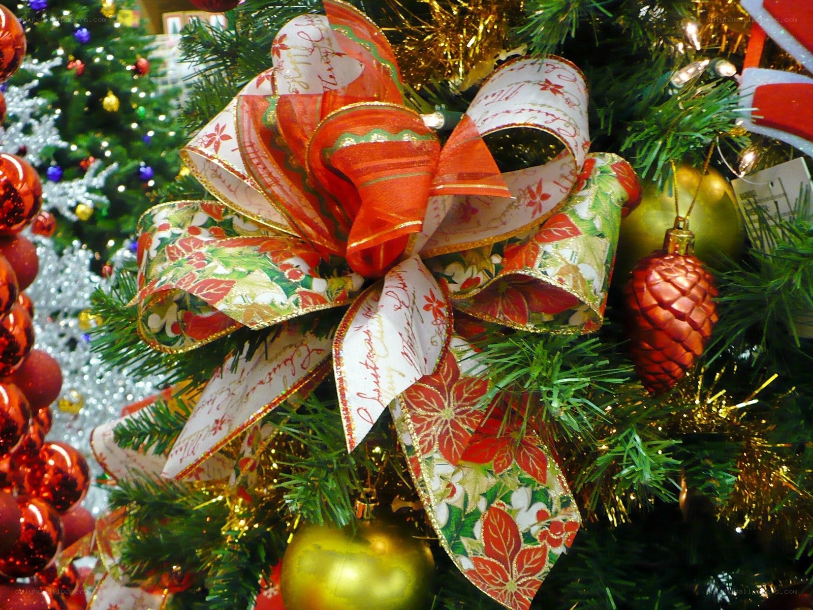 Christmas tree with bow and ornaments