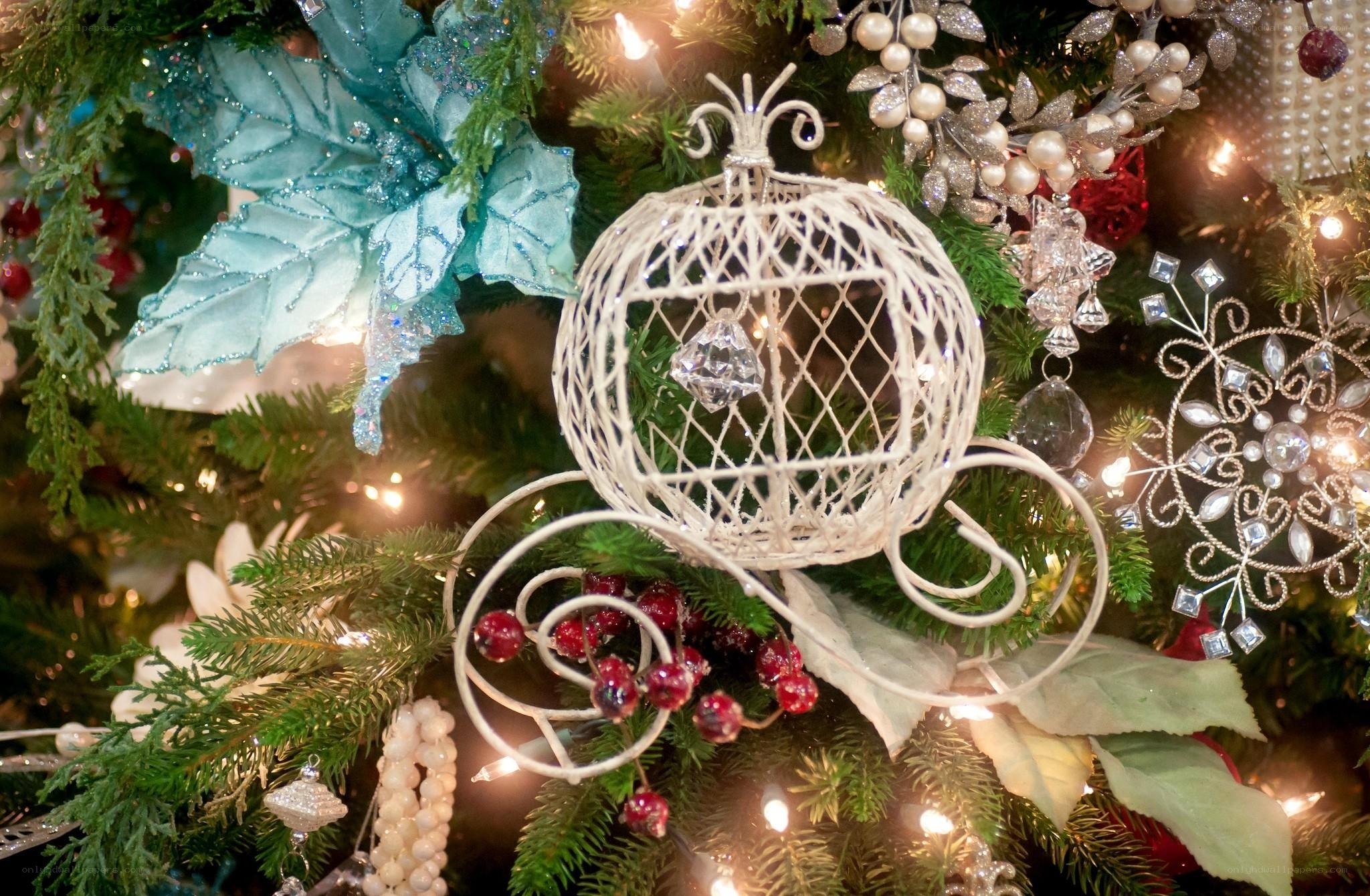 Christmas tree with carriage ornament