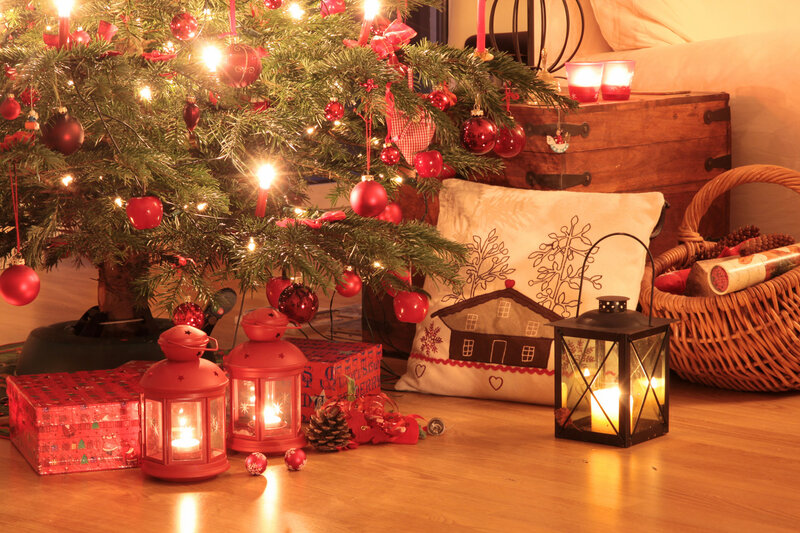 Christmas Tree with Decorations — Red, Cozy