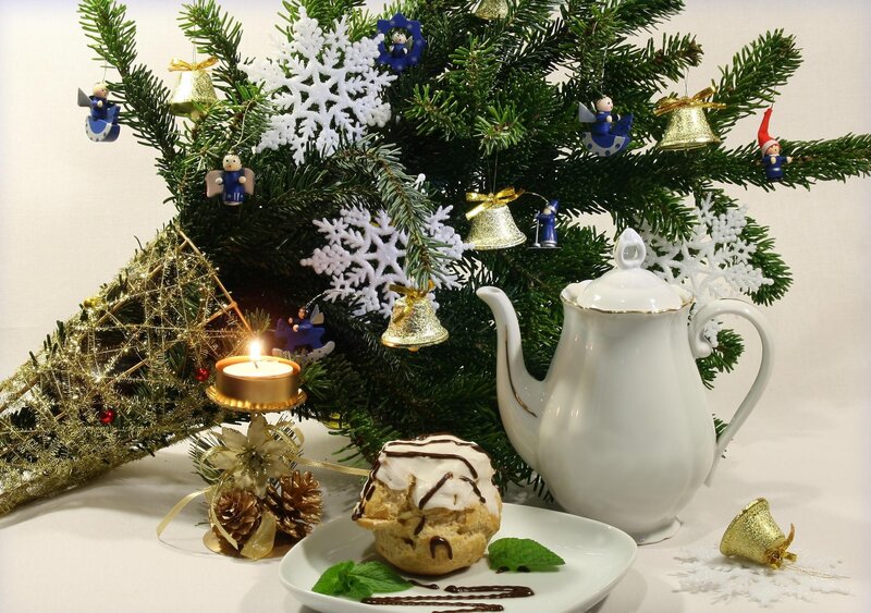 Christmas Tree with Dessert — Green
