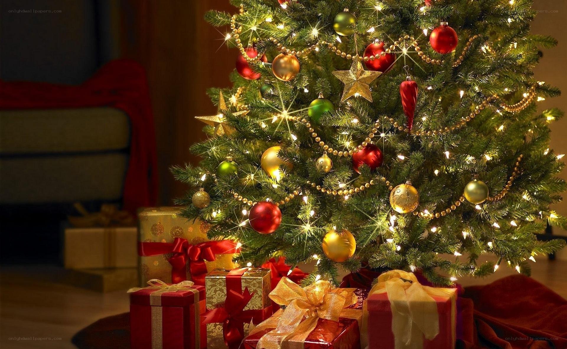 Christmas tree with gifts