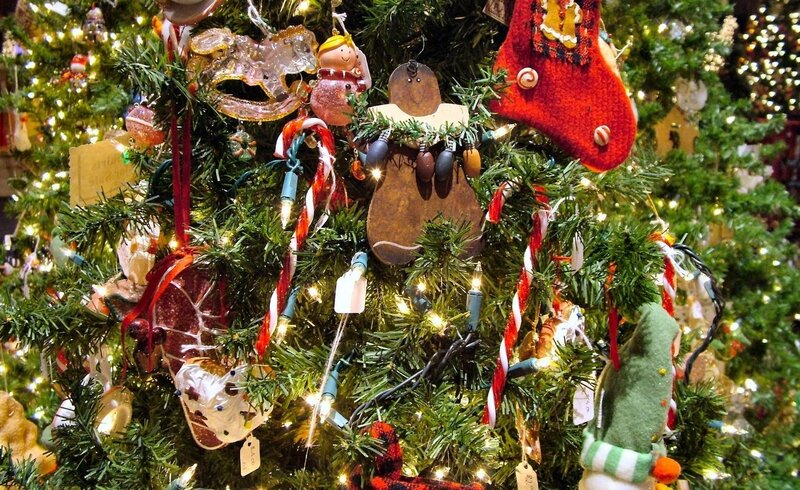 Christmas Tree with Ornaments — Green, Festive, Winter, Photograph, Lights