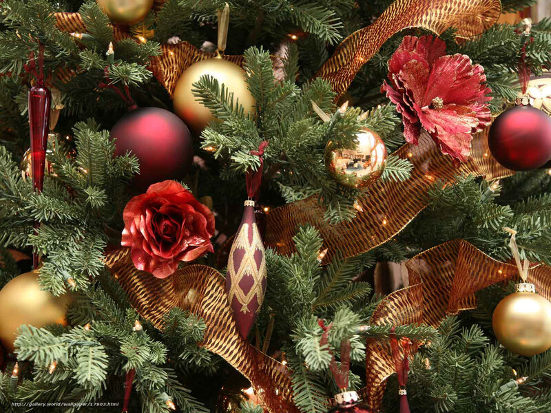 Christmas tree with red and gold ornaments