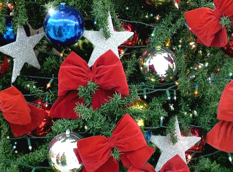 Christmas tree with red bows