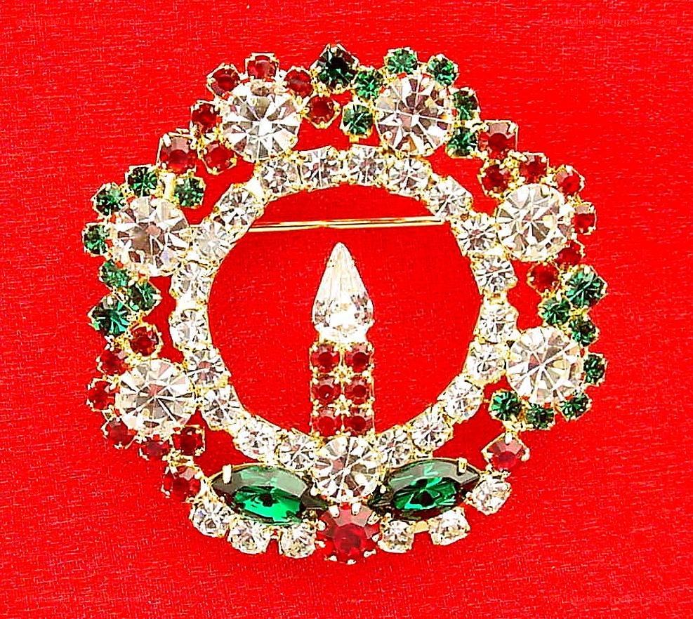Christmas wreath brooch