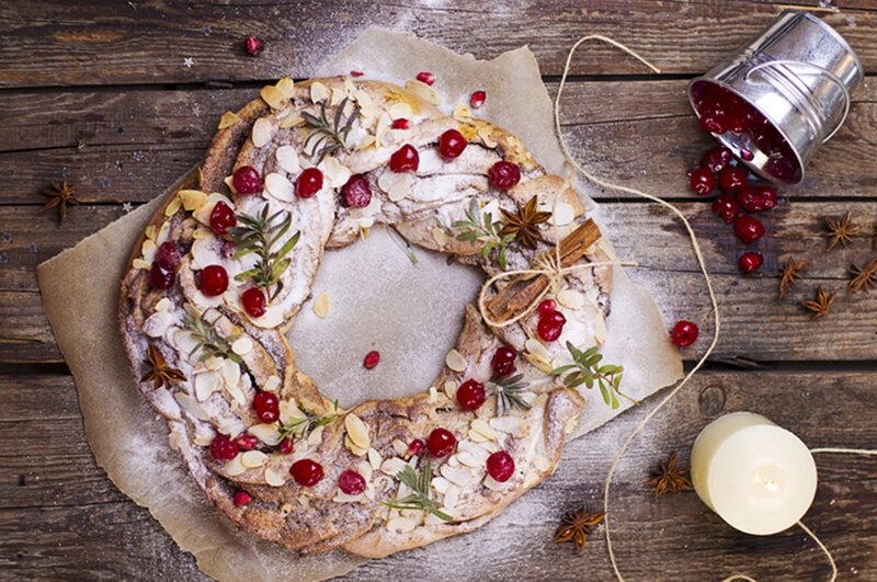 Christmas Wreath Cake