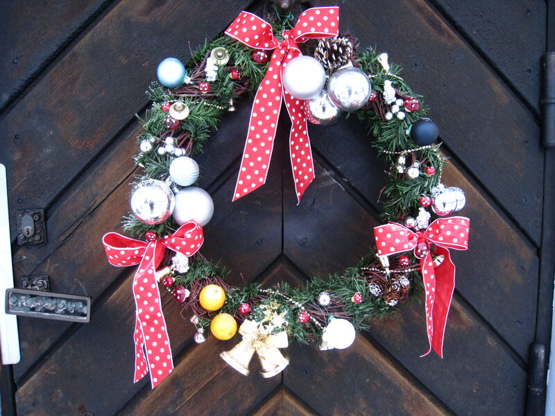Christmas Wreath on Door — Red, Festive
