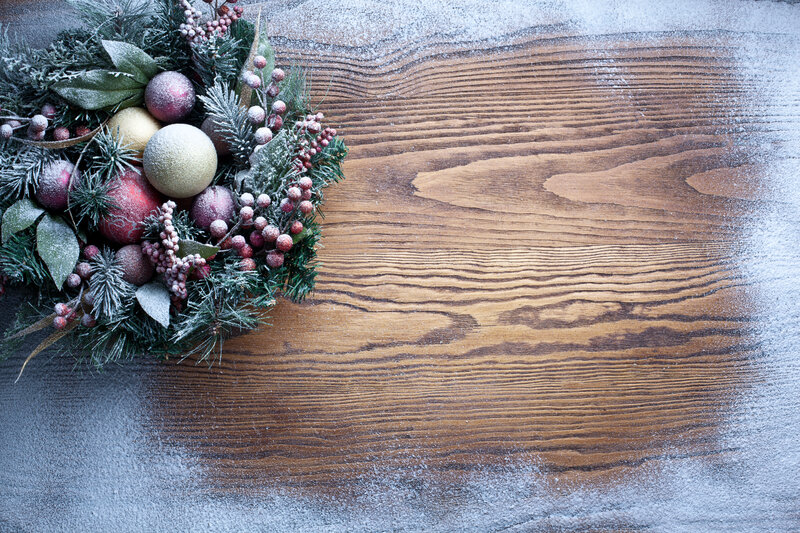 Christmas Wreath on Wood — Brown