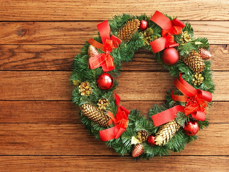 Christmas Wreath on Wood — Green