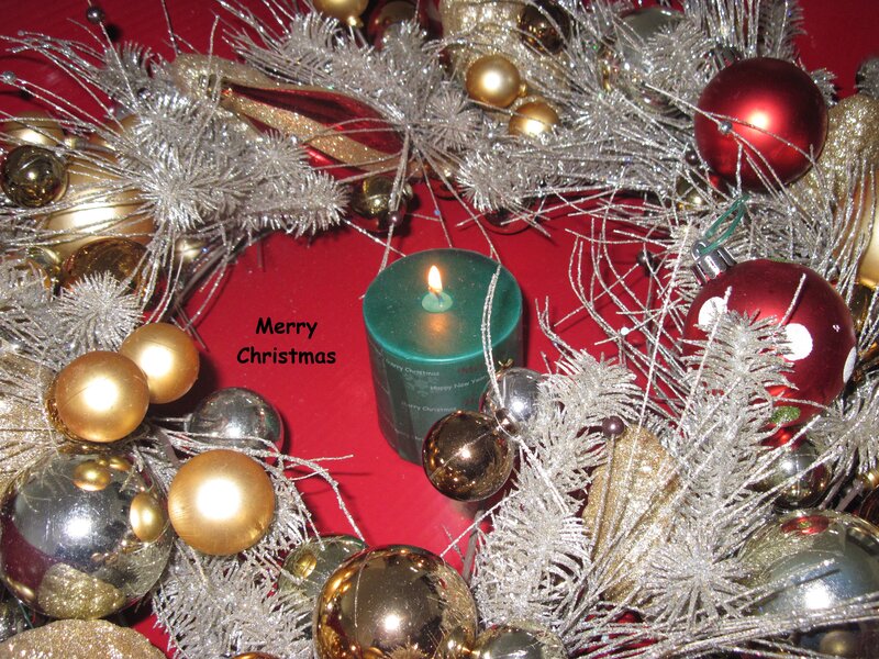 Christmas Wreath with Candle — Red