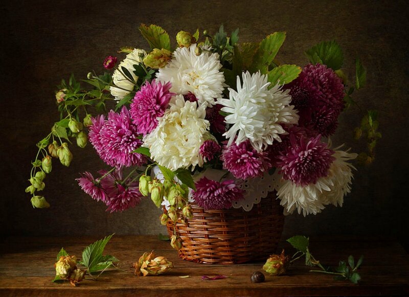 Chrysanthemum Bouquet — White, Dramatic