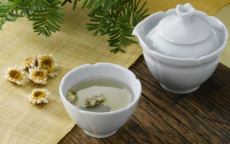 Chrysanthemum Tea Set — White