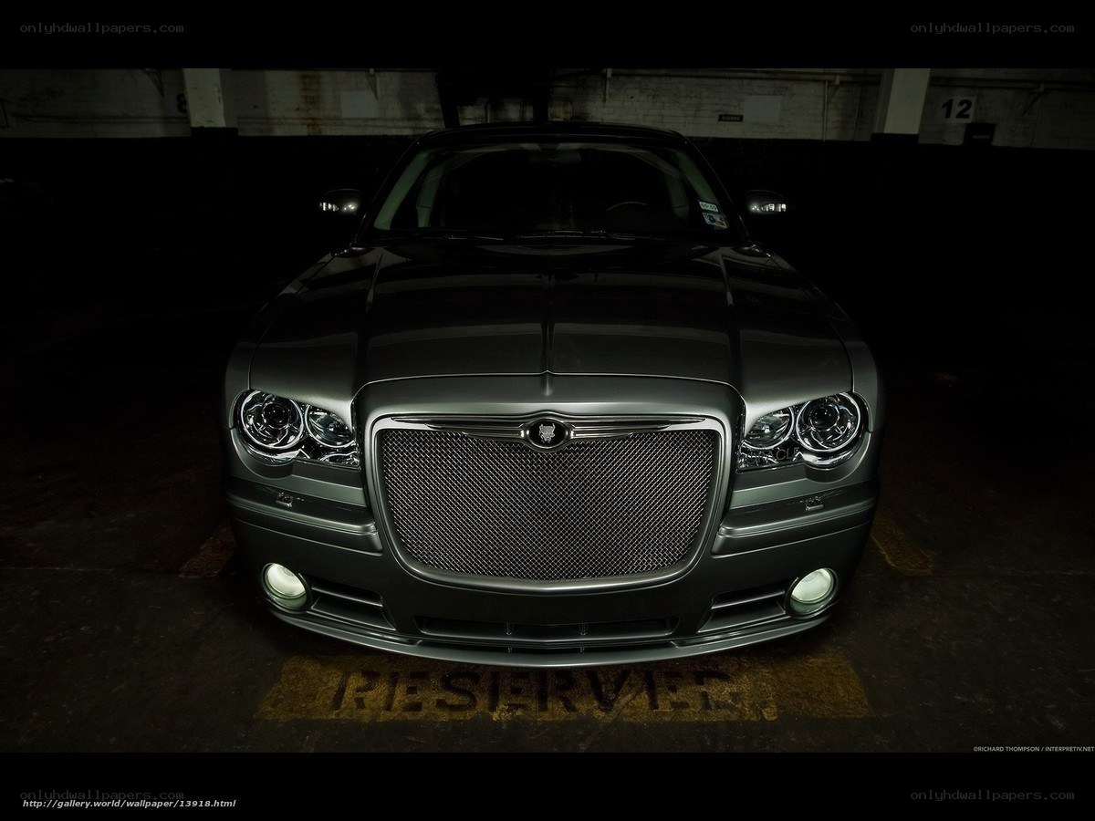 Chrysler 300 in parking garage