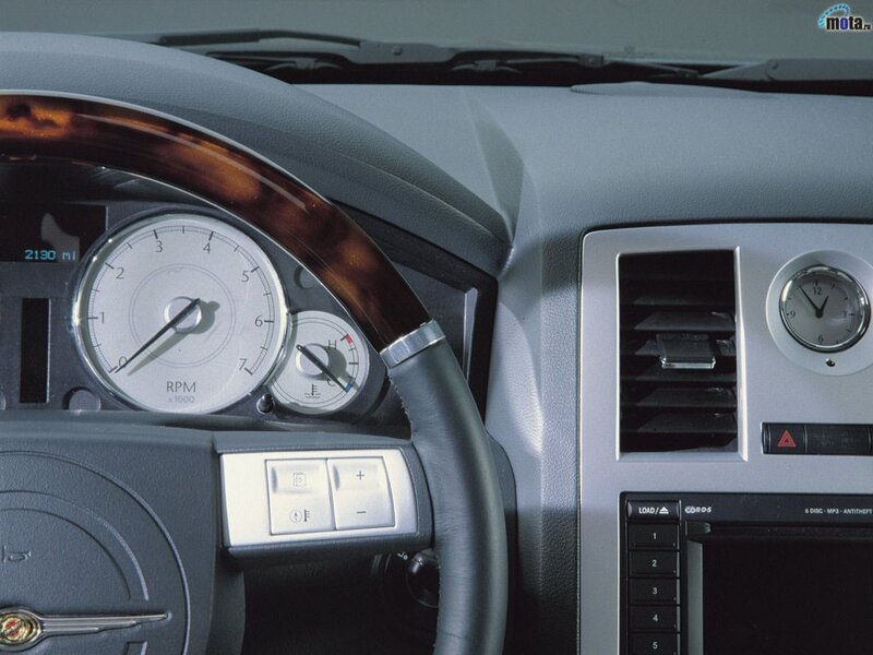 Chrysler 300 interior dashboard