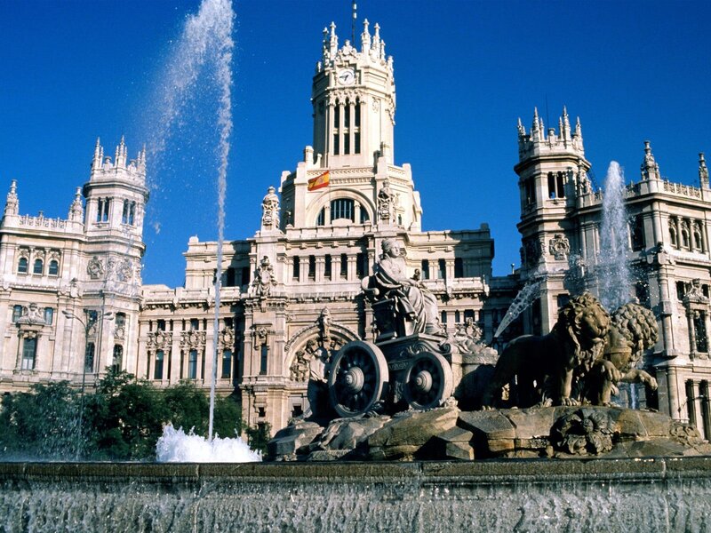 Cibeles Fountain and Palace