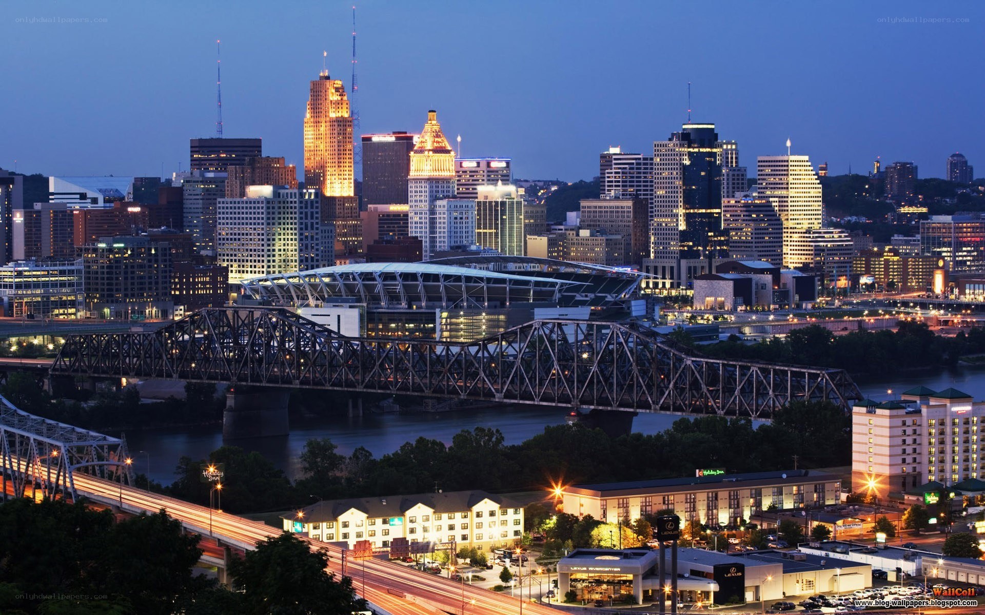 Cincinnati skyline at dusk