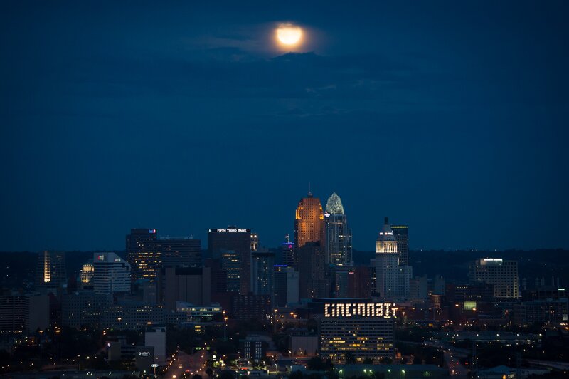 Cincinnati skyline at night
