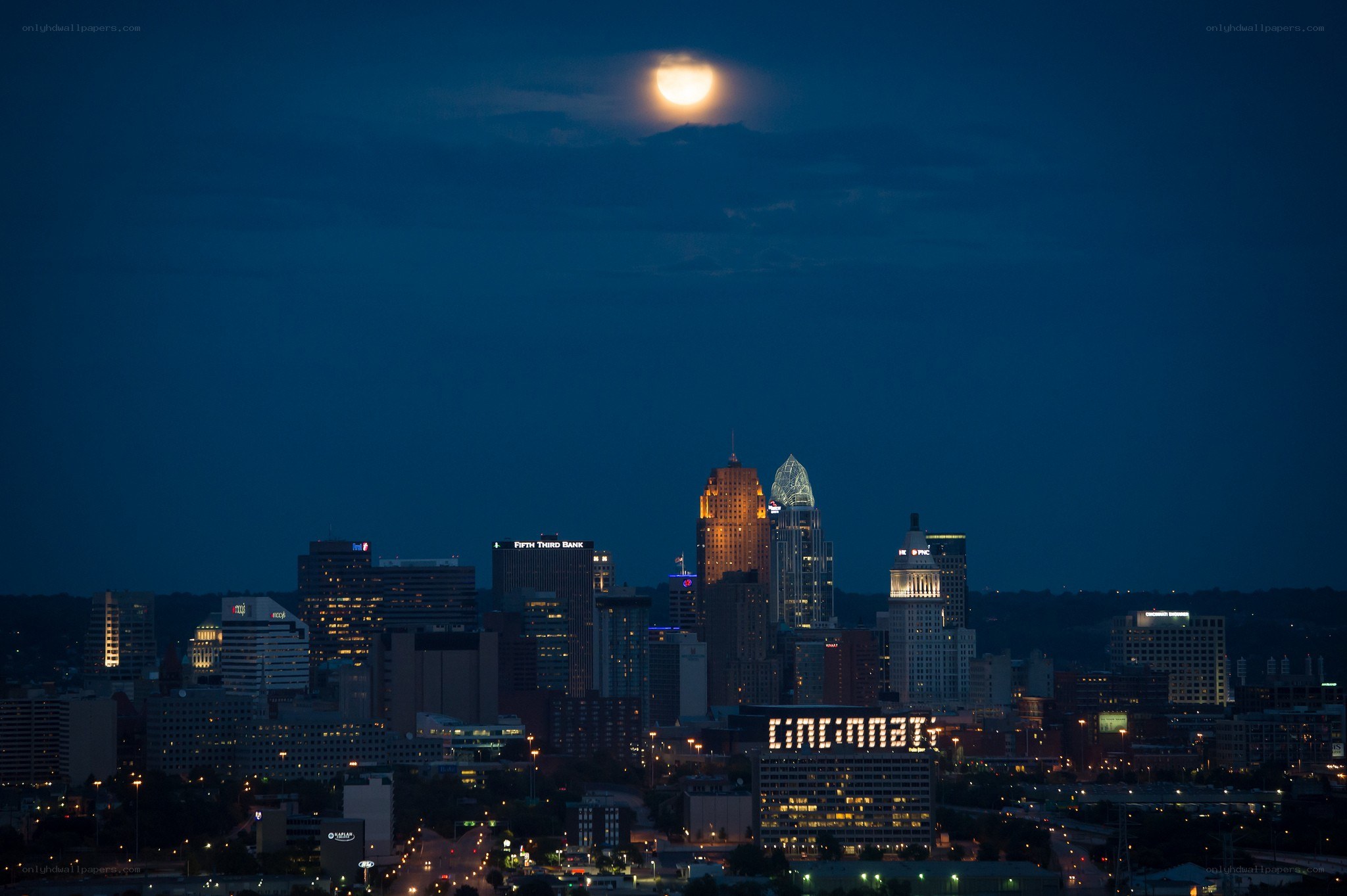 Cincinnati skyline at night