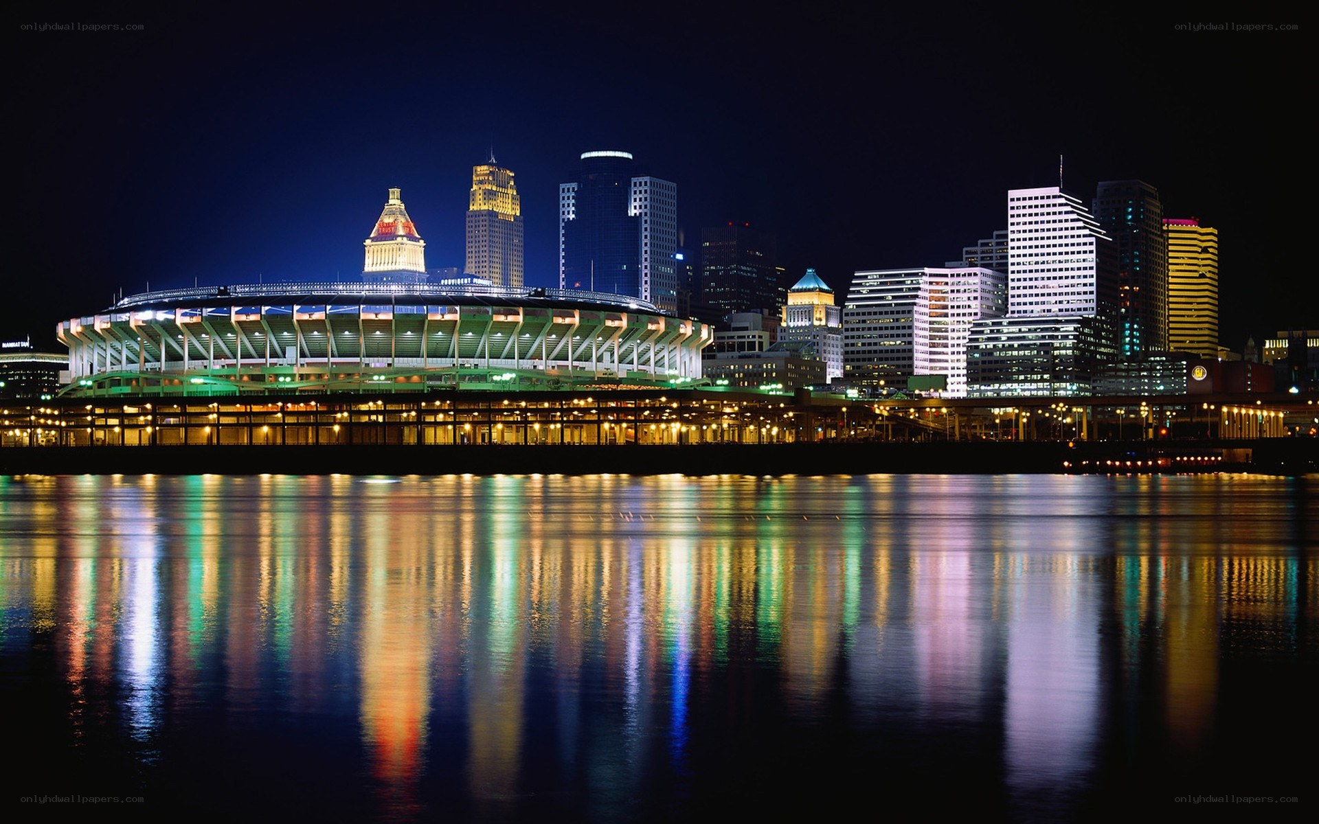 Cincinnati skyline at night