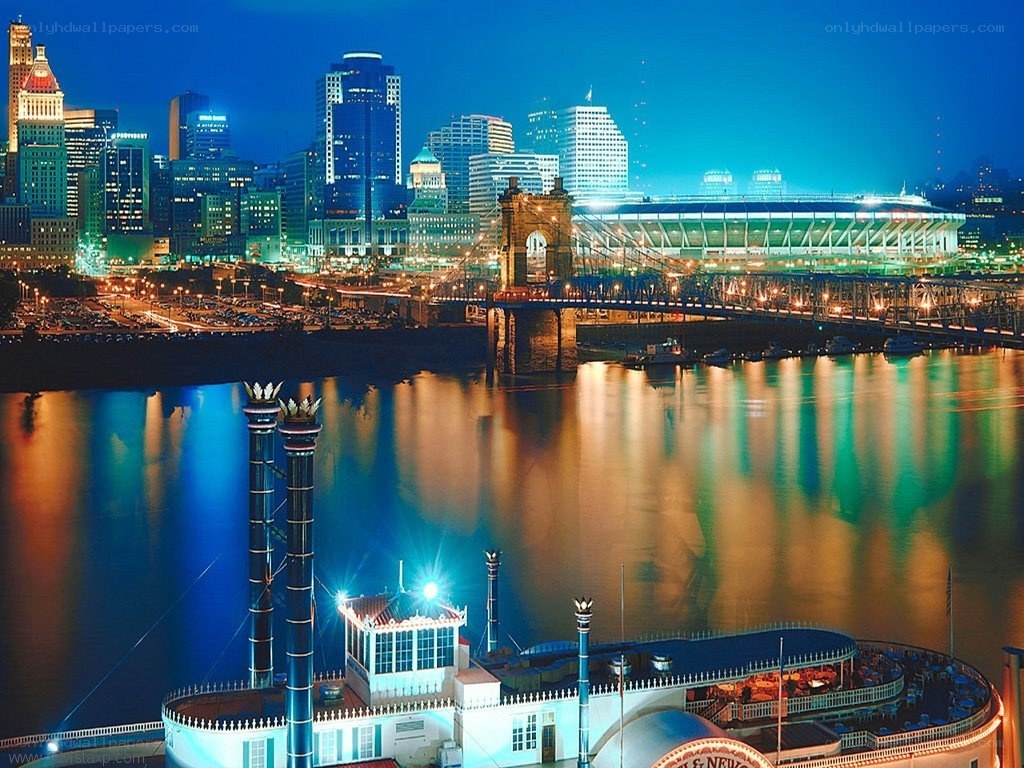 Cincinnati skyline at night