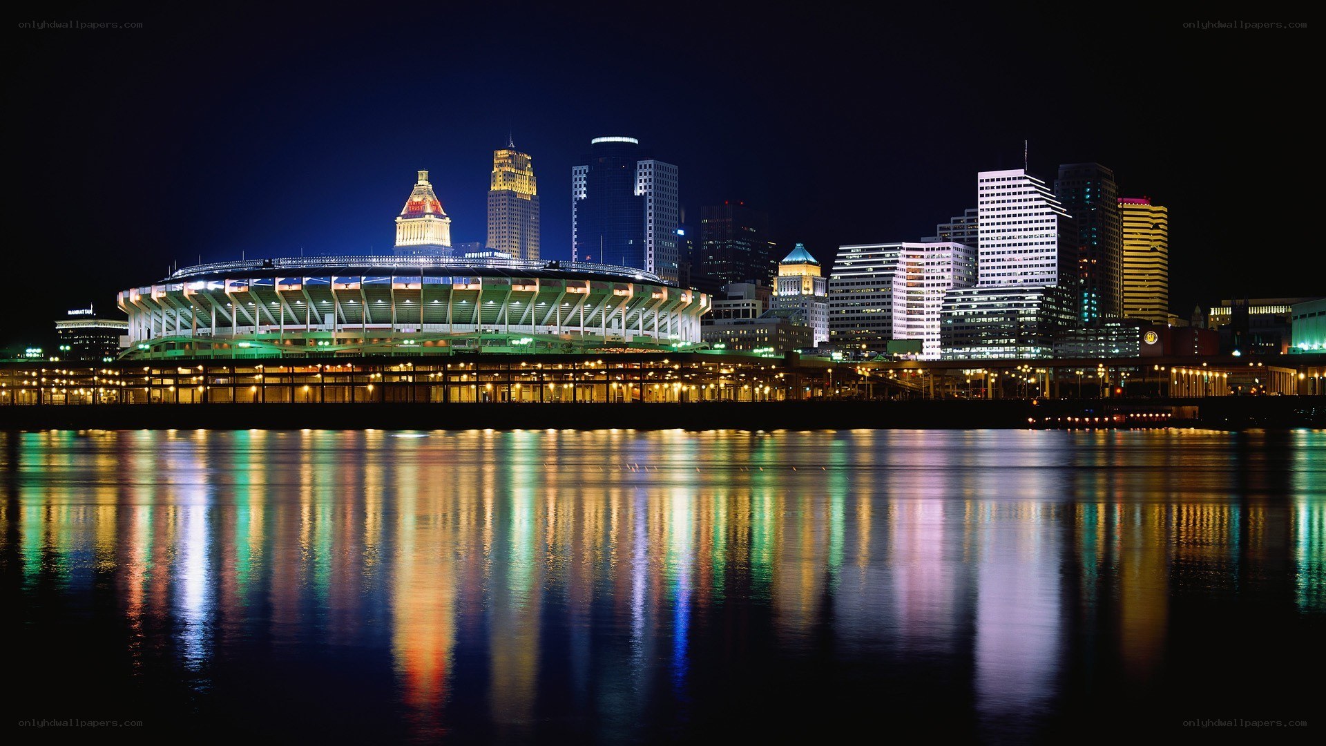 Cincinnati skyline at night