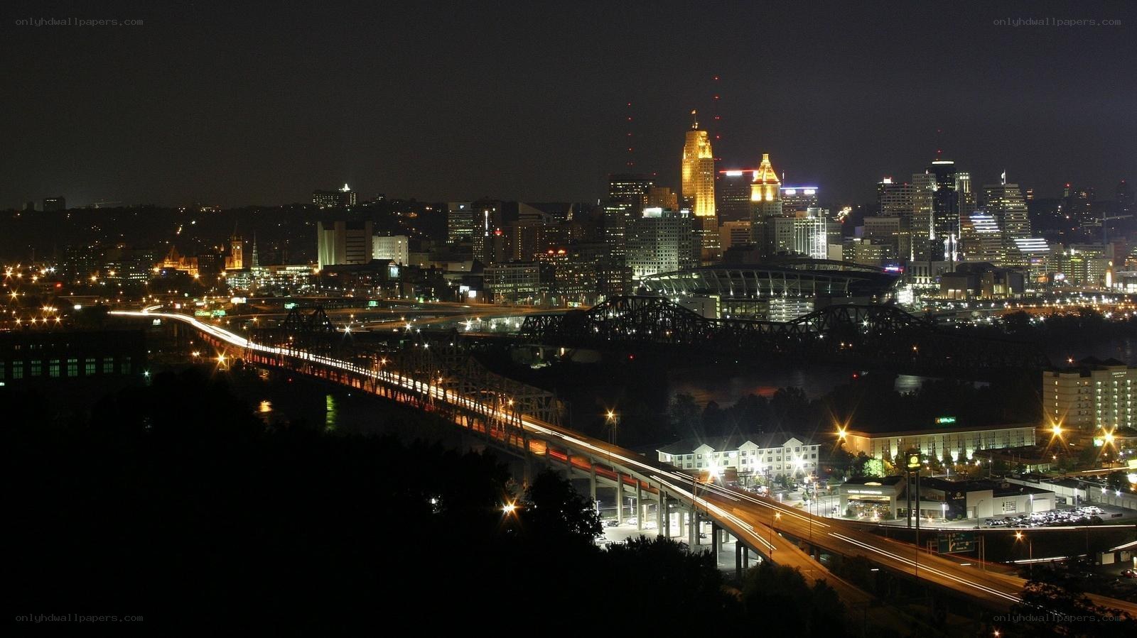 Cincinnati skyline at night