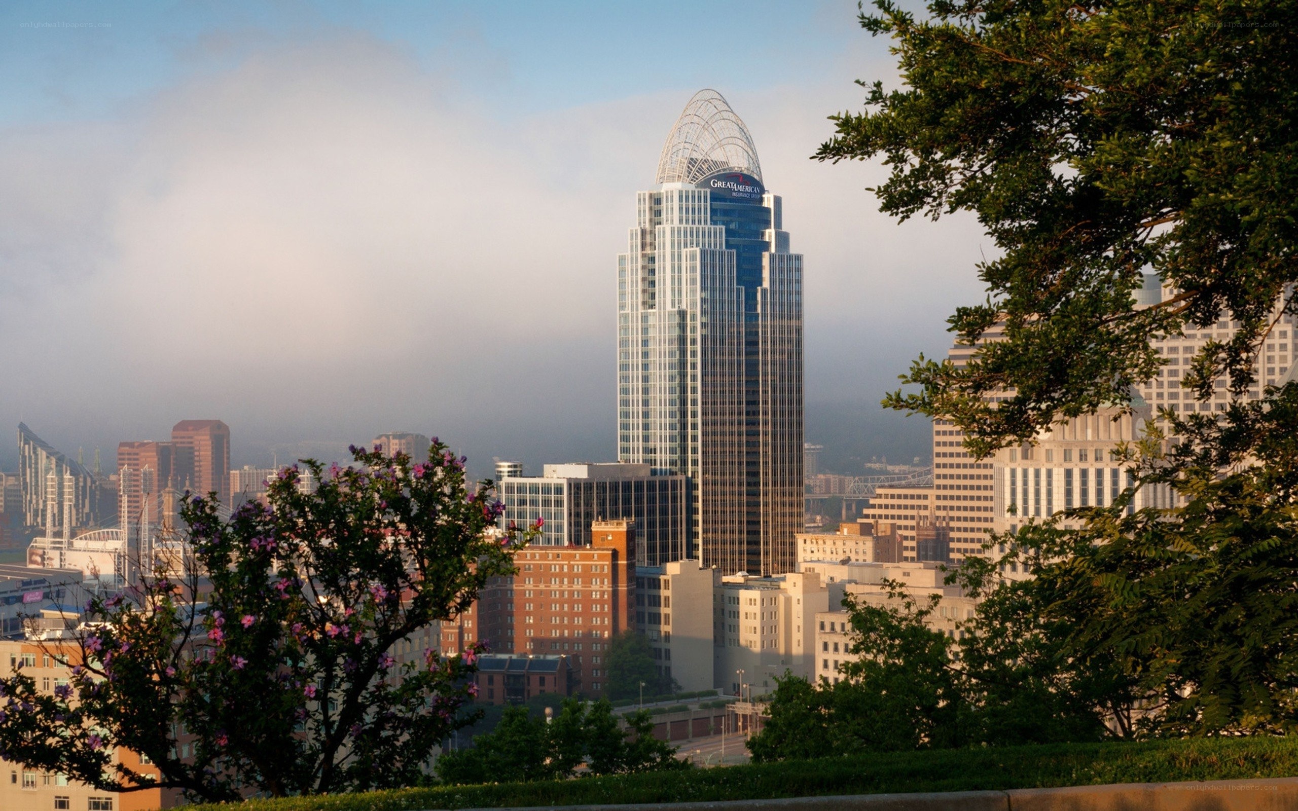 Cincinnati skyline with Great American Tower