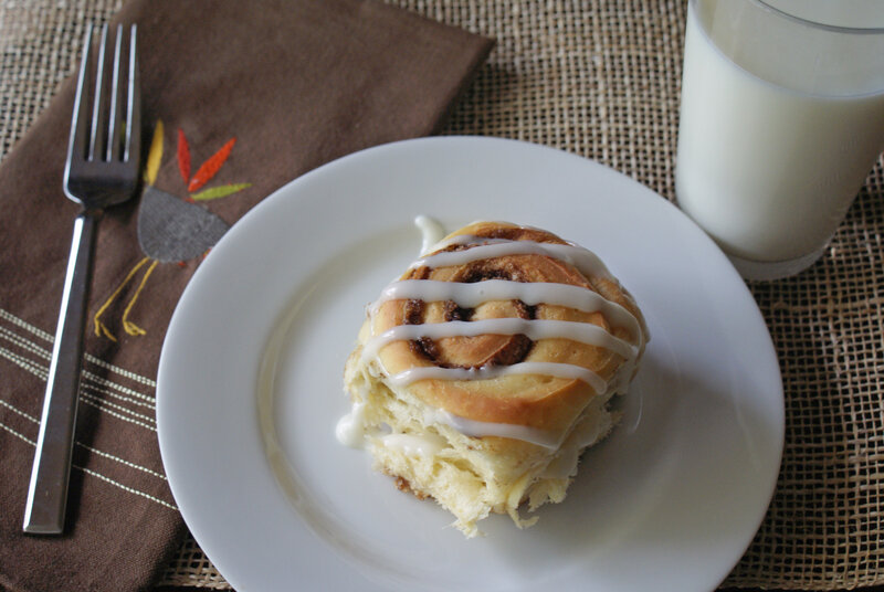 Cinnamon Roll on Plate — White, Calm